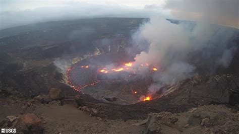 Kilauea Volcano Stunning Photos Capture Eruption On Hawaiis Big