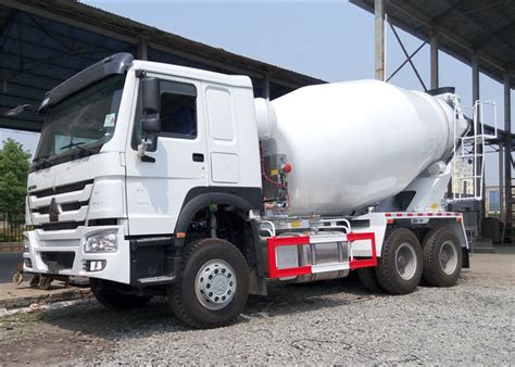 A number of mixers are frequently used for paving. HOWO 6x4具体的なアジテータ トラック、8立方メートル8M3のコンクリートミキサー車のトラック