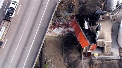 Semi Truck Crash Today Driver Of 18 Wheeler Killed After Crashing Off