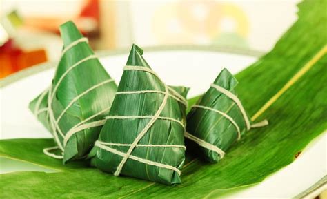 Dragon boat festival, a chinese holiday on the fifth day of the fifth lunar month of the traditional chinese calendar. 端午安康，吃粽子啦!-大搜集网
