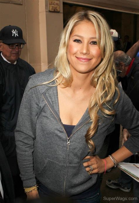 Anna Kournikova Wearing Grey Upper Super Wags Hottest Wives And
