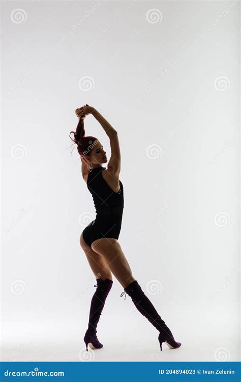 Pole Redhead Dancer Showing Her Body Stock Image Image Of Glamour
