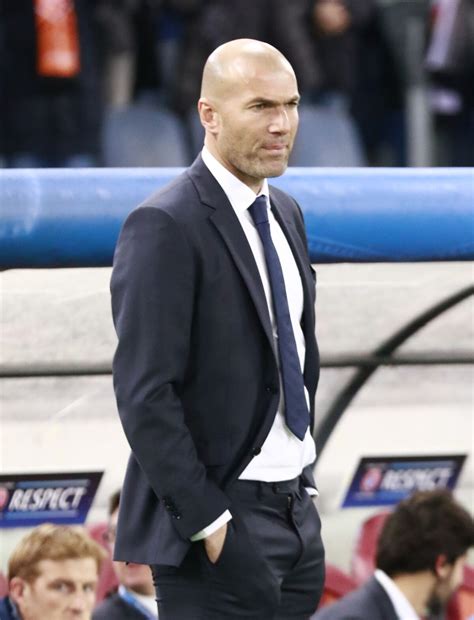 Vidéo Zinedine Zidane Lors Du Match De Football As Roma Contre Le