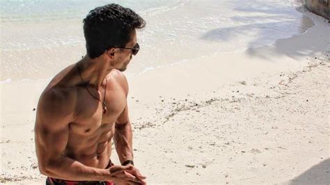 Tiger Shroff Flaunts Washboard Abs In New Beach Photo Here S How He