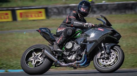 I know, touring is not racing but roads in india have come a long way since the 1960s. 2018 Kawasaki Ninja H2R: Review, Price, Photos, Features ...