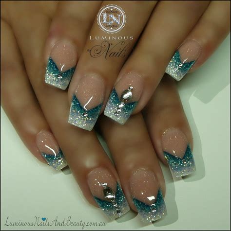 Weiße und glitzernde wellen auf schwarz. Pin von Jasmin Frohnert auf Nägel | Nagelstudio ideen ...