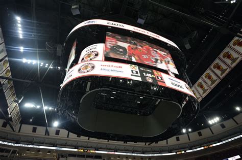 New United Center Scoreboard Get A First Look At The Massive Jumbotron