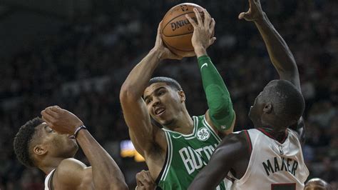 FOTO Boston Celtics Tundukkan Milwaukee Bucks NBA Bola Com