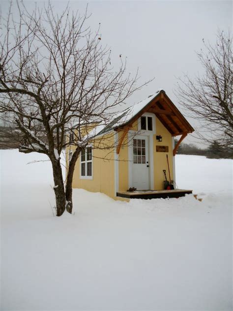 Take A Look Inside This Tiny Cottage To See The Most Amazingly Cozy