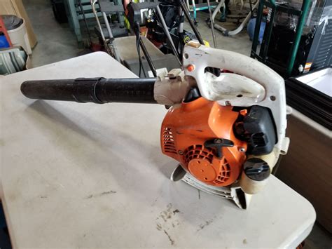 In this video, we show you how to properly and safely start your stihl blower that have the simplified starting procedure. STIHL BG55 GAS LEAF BLOWER - Big Valley Auction