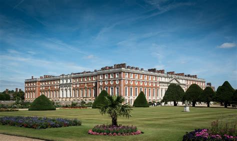 Hampton Court Palace Tour Guide London