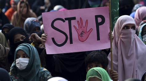 Pakistan Bimba Di Anni Violentata E Uccisa A Peshawar