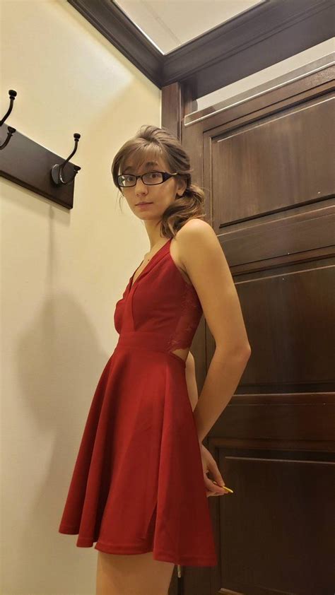 Pin By Prospero Lavey On Beautiful Women In Glasses Lady In Red Red