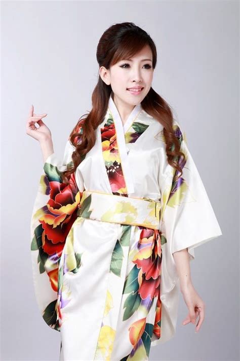 Traditional Japanese Ethnic Dress Sexy Kimono Robe Satin Kimono Dress Floweral Japanese Kimonos