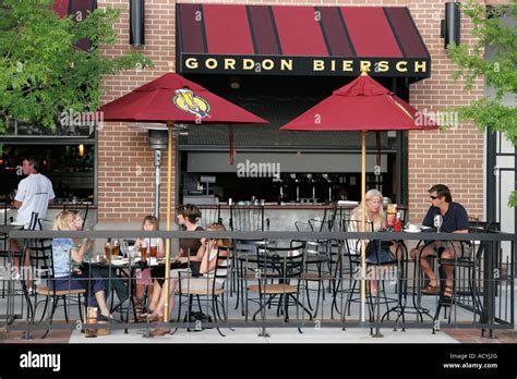 Virginia Beach Town Center Centre Al Fresco Sidewalk Outside Outdoors Tables Dining Gordeon