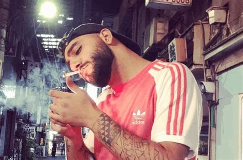 „mache sünden und der kopf dreht, ich geh nur mit den, der mit der berliner rapper samra veröffentlicht bald sein neues album jibrail & iblis. Samra erklärt seine wohl komplizierteste Line!