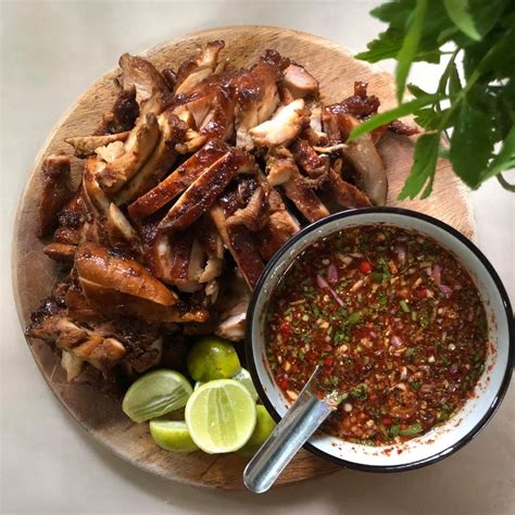 Jan 10, 2020 · perap kisaran bersama ayam untuk jangka masa 45 minit. Resepi Ayam Bakar Ala Thai (Ayam Meraung) - My Resepi