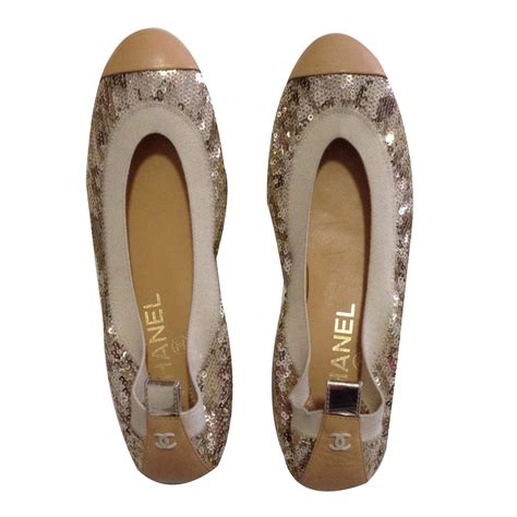 Find intimates, bags, apparel & more up to 70% off. Ballerines Chanel Ballerines Cuir Beige ref.30629 - Joli ...