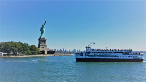 Is there a ferry to see the Statue of Liberty in New York?