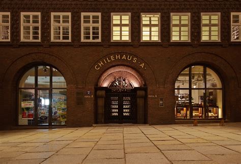 When henry brarens sloman left hamburg for chile as a. Chilehaus - Eingang A Foto & Bild | deutschland, europe ...