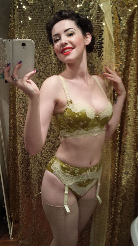 Burlesque Star Hazel Honeysuckle S Beauty Kit Glitter Rhinestones