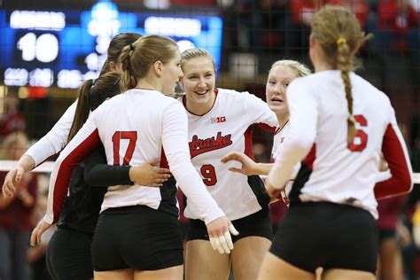 Nebraska Volleyball Shakes Off First Set Defeat Dispatches Harvard