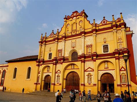 Hacendados pertenecientes a la naciente burguesía criolla, y vegueros. San Cristobal de las Casas, una de las ciudades coloniales ...