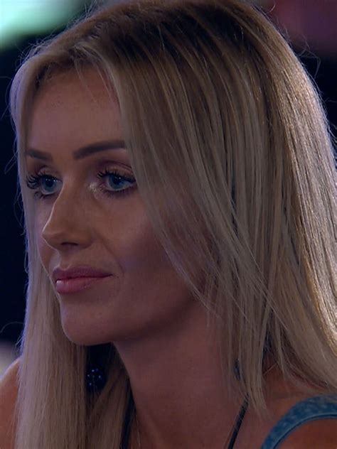 Love Island Laura Love Island Fans Furious As They Notice This During