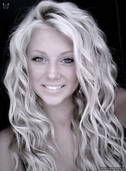 Do you love long hair but aren't sure how to style it? Diva Tube: Taylor Swift Inspired Beach Curls Hair Tutorial