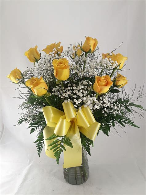 One Dozen Yellow Roses In Melbourne Fl Buds And Bows Floral Design