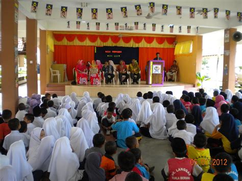 Sungguh terpuji orang yang malu bila menerima pujian, dan tetap diam bila tertimpa fitnah. MAJLIS PERPISAHAN DAN SELAMAT DATANG GURU BESAR SK LANGGAR ...