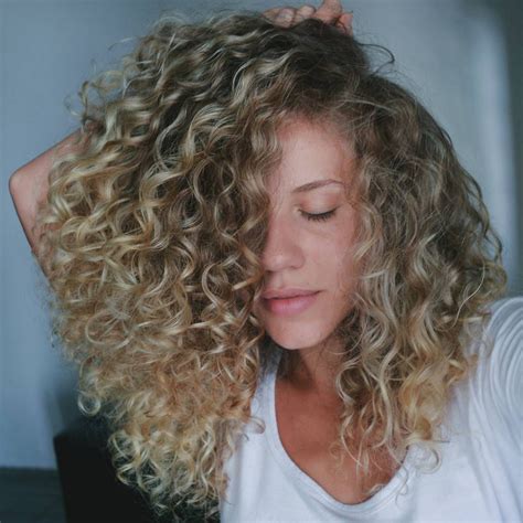Love The Color And Length Curly Hair Inspiration Blonde Curly Hair