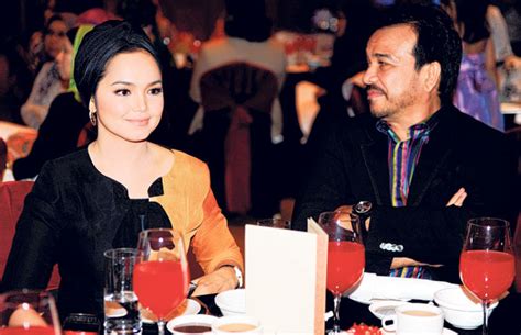 Datuk mohammad nor khalid, more commonly known as lat, (born 5 march 1951) is a malaysian cartoonist. Siti Masih Percayakan Datuk K | Gosip Terkini