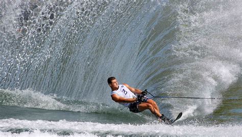 Water Skiing Slalom Σαν μικρόβιο που κολλάς Sportin