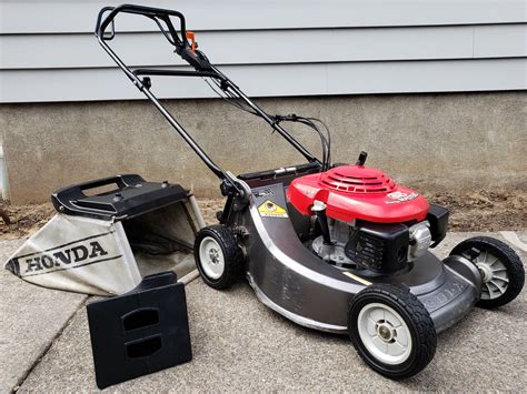 Honda Hr215 Sxa Masters Lawn Mower W Bag And Mulch Plug For Sale In