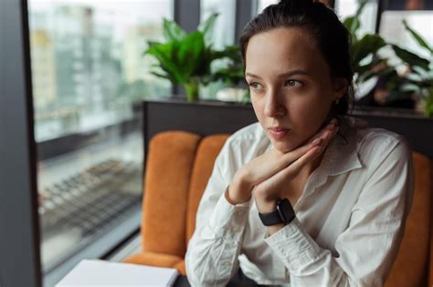 Premium Photo Businesswoman Sitting In Cafe And Thinking About Project