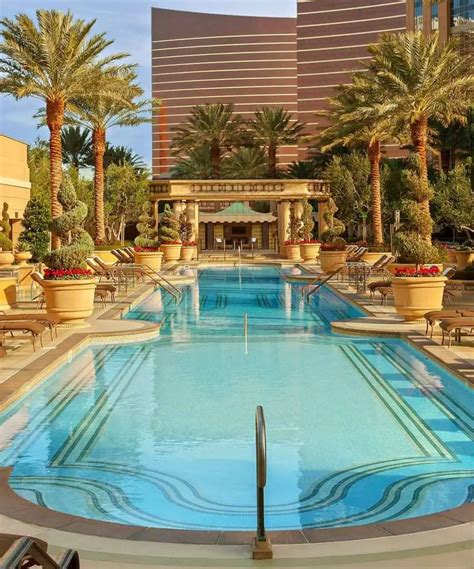 What Pools Are Open In Las Vegas