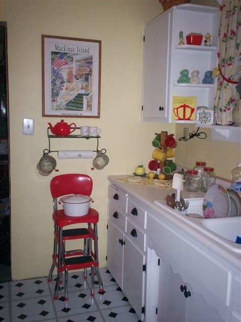 I like autumn colors but am having trouble comming up with combinations to create a pleasant, homey see how lucky you are to have such high ceilings for so much cabinetry. 1940's Kitchens in Rupert's Cafe Forum | Vintage kitchen ...