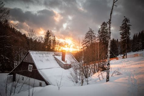 RAW vs. JPG: The Eternal Struggle. When Is It Best to Shoot to RAW