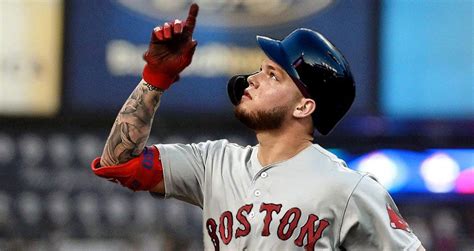 Verdugo said he tossed a ball to a red sox fan in the stands when a yankees fan took it away and threw it back and. Conecta Alex Verdugo par de hits en triunfo de Medias ...