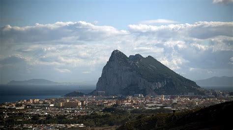 Hoy, martes 05 de febrero de 2019, el director de www.hispanidad.com, eulogio lópez, afirma que españa no ha reaccionado como debería respecto a gibraltar. What you need to know about Gibraltar in the Brexit talks | Spain News | Al Jazeera