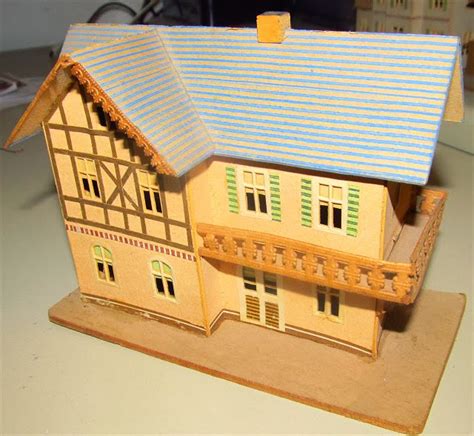 Verkaufe modellhäuser der spur h0 stückpreis 2€. Gebäude, Figuren und Fertiggelände » Alte Papp-Häuser H0