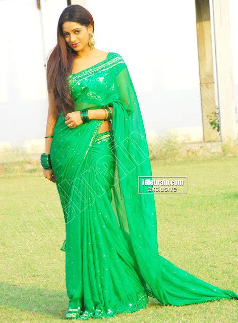 Wallpaper World Actress Udaya Bhanu In Green Saree Pics