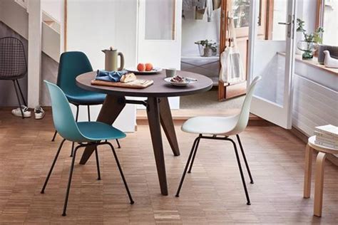 Originally the chair had a black base, but over time almost all coating has disappeared by rust. Italian Luxury Furniture | Designer Furniture Singapore - Da Vinci Lifestyle | Eames plastic ...