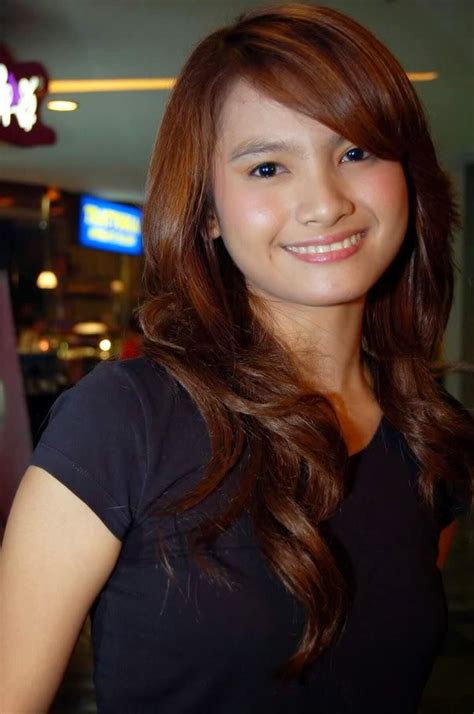 Ia lahir pada tanggal 10 september 1988. Model Rambut Panjang Artis Wanita Acha Septriasa - Model Rambut Pendek Panjang Wanita Pria Terbaru