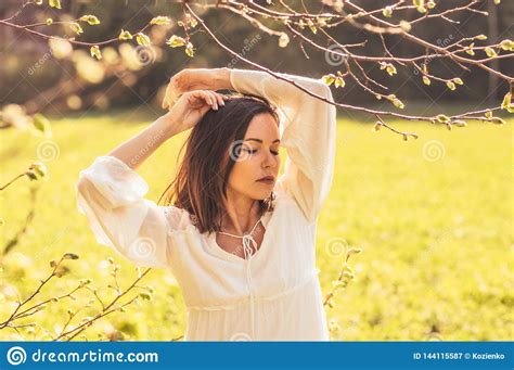 Beautiful Brunette Girl Posing In The Spring Stock Image Image Of Leaves Garden 144115587