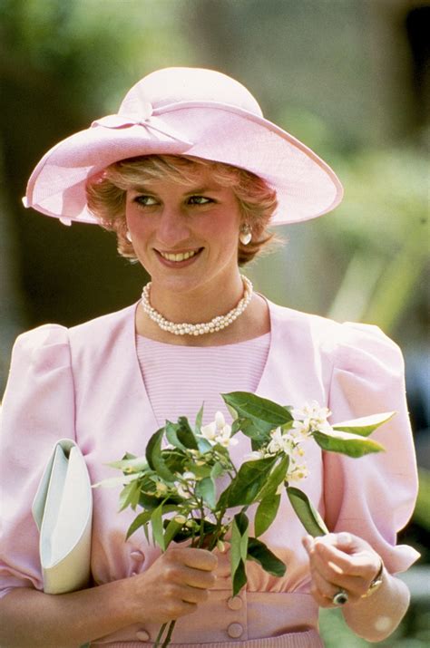 Princesa Diana La Historia Detras De Su Icónico Revenge Dress Vogue