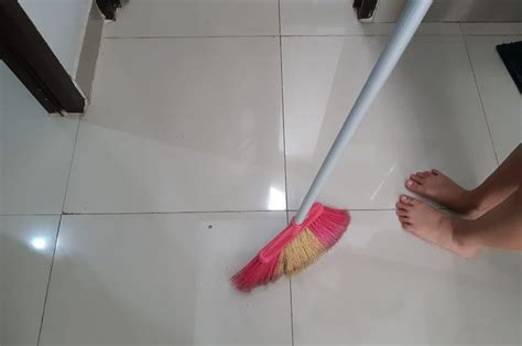5 Tips Menyapu Lantai Tanpa Repot Dijamin Rumah Tetap Bersih Dan Bebas Debu Nakita