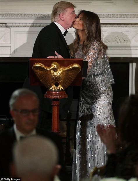 Melania Trump Wears 8000 Dress To State Dinner Daily Mail Online