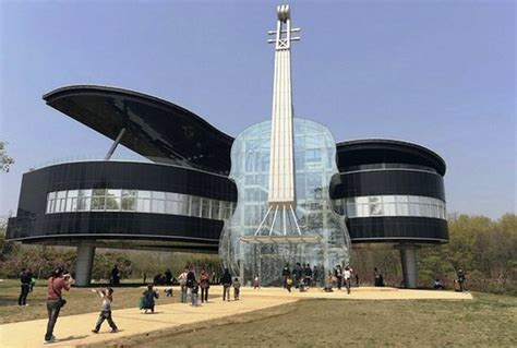 This unusual piano and violin shaped building built in 2007 serves as showroom for exhibiting the plans for newly created district of shannan in huainan city, china. Piano House: Unique Modern Building